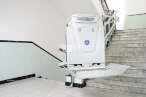 silla salvaescaleras blanco